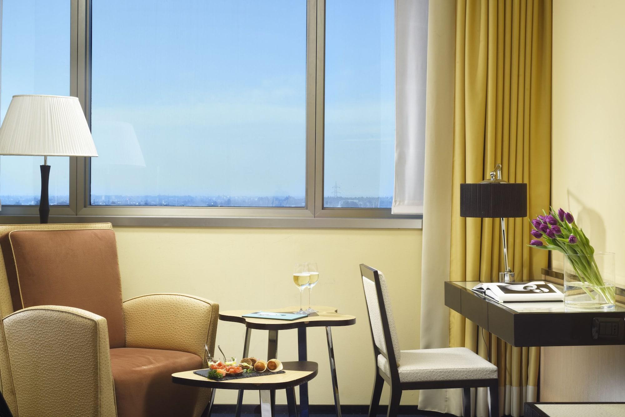 Una Hotels Malpensa Cerro Lago Maggiore Екстериор снимка
