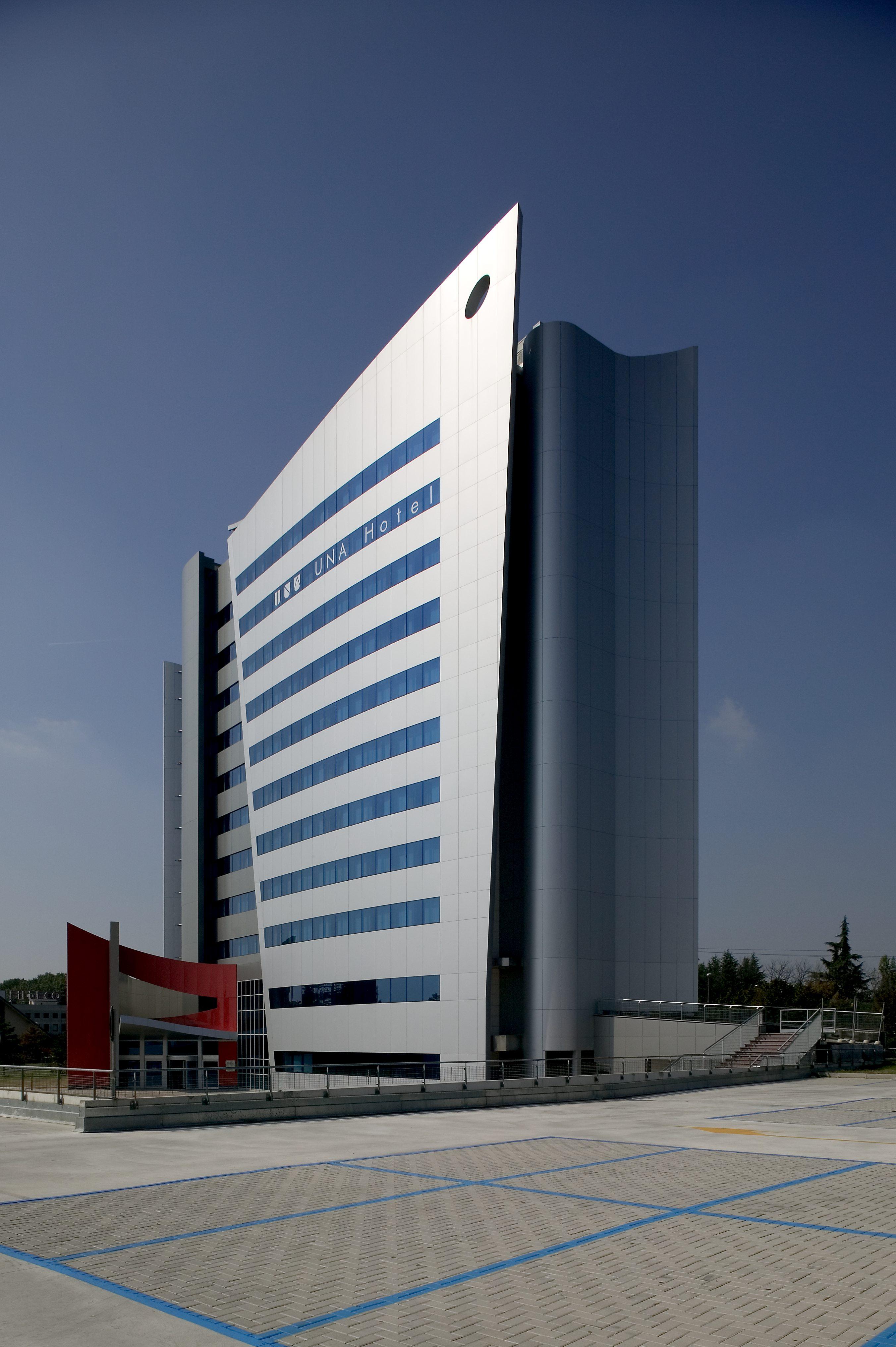 Una Hotels Malpensa Cerro Lago Maggiore Екстериор снимка