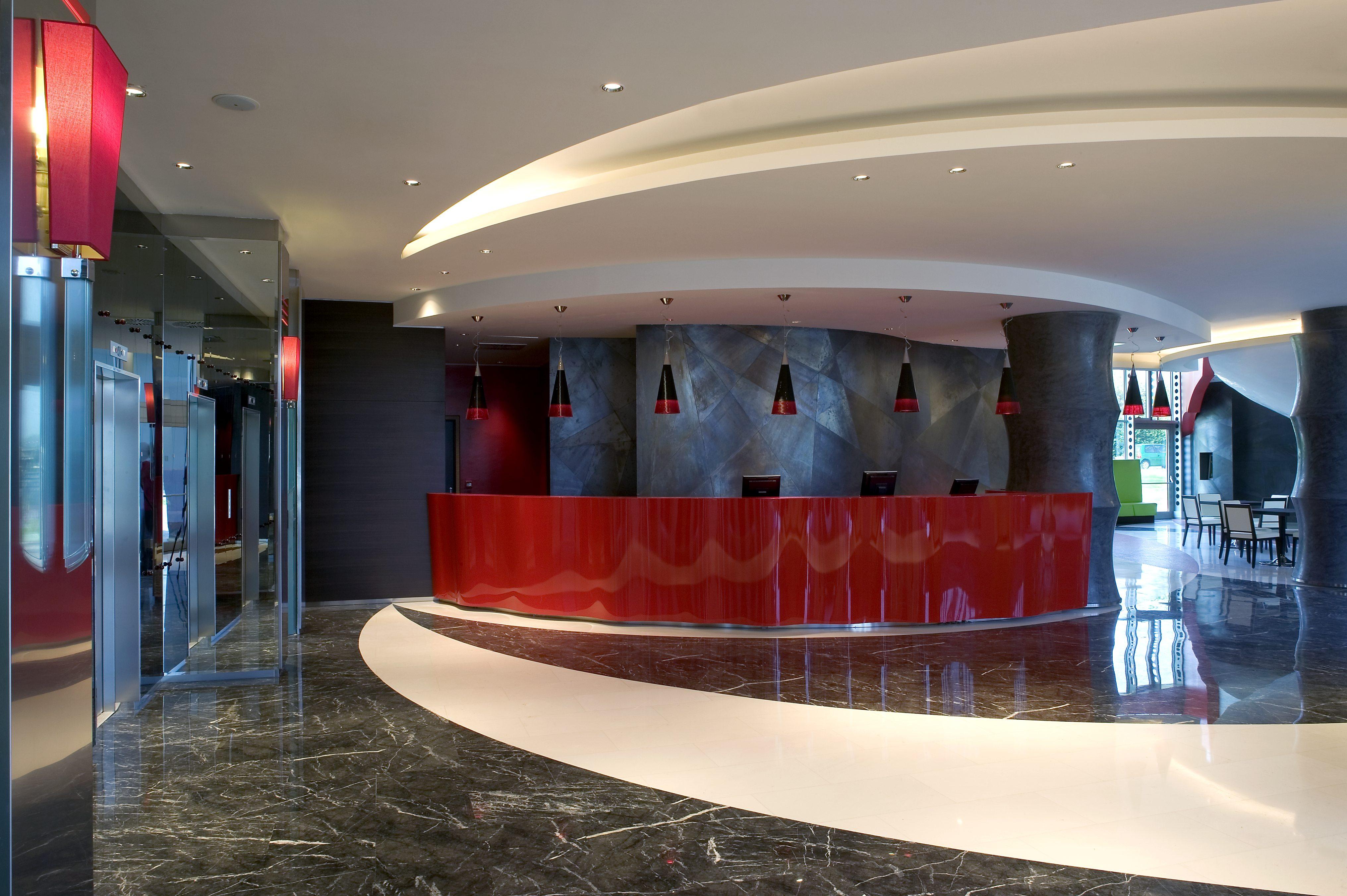 Una Hotels Malpensa Cerro Lago Maggiore Екстериор снимка