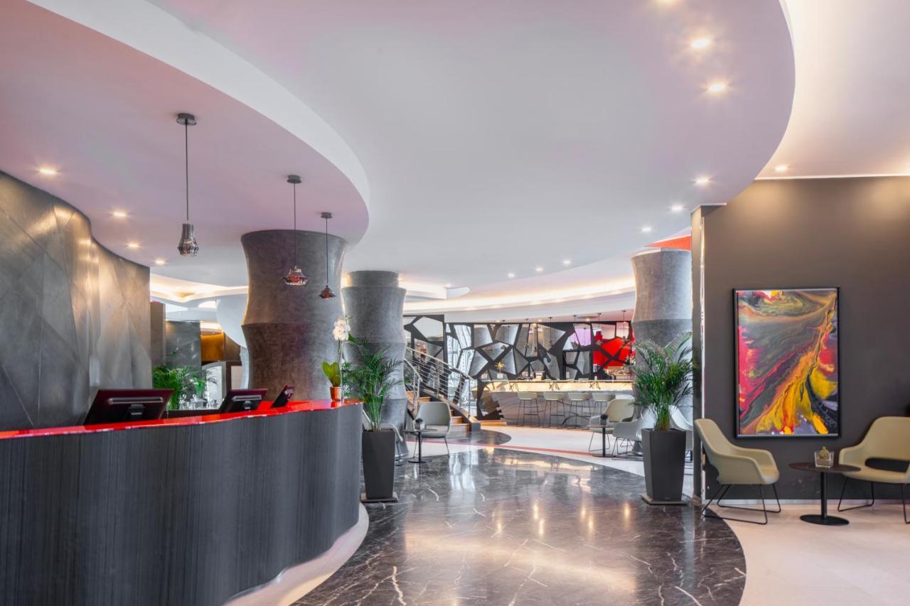 Una Hotels Malpensa Cerro Lago Maggiore Екстериор снимка