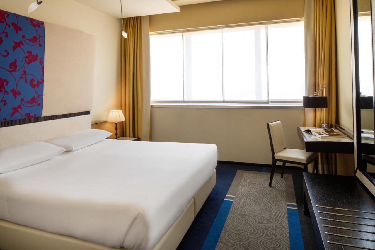 Una Hotels Malpensa Cerro Lago Maggiore Екстериор снимка