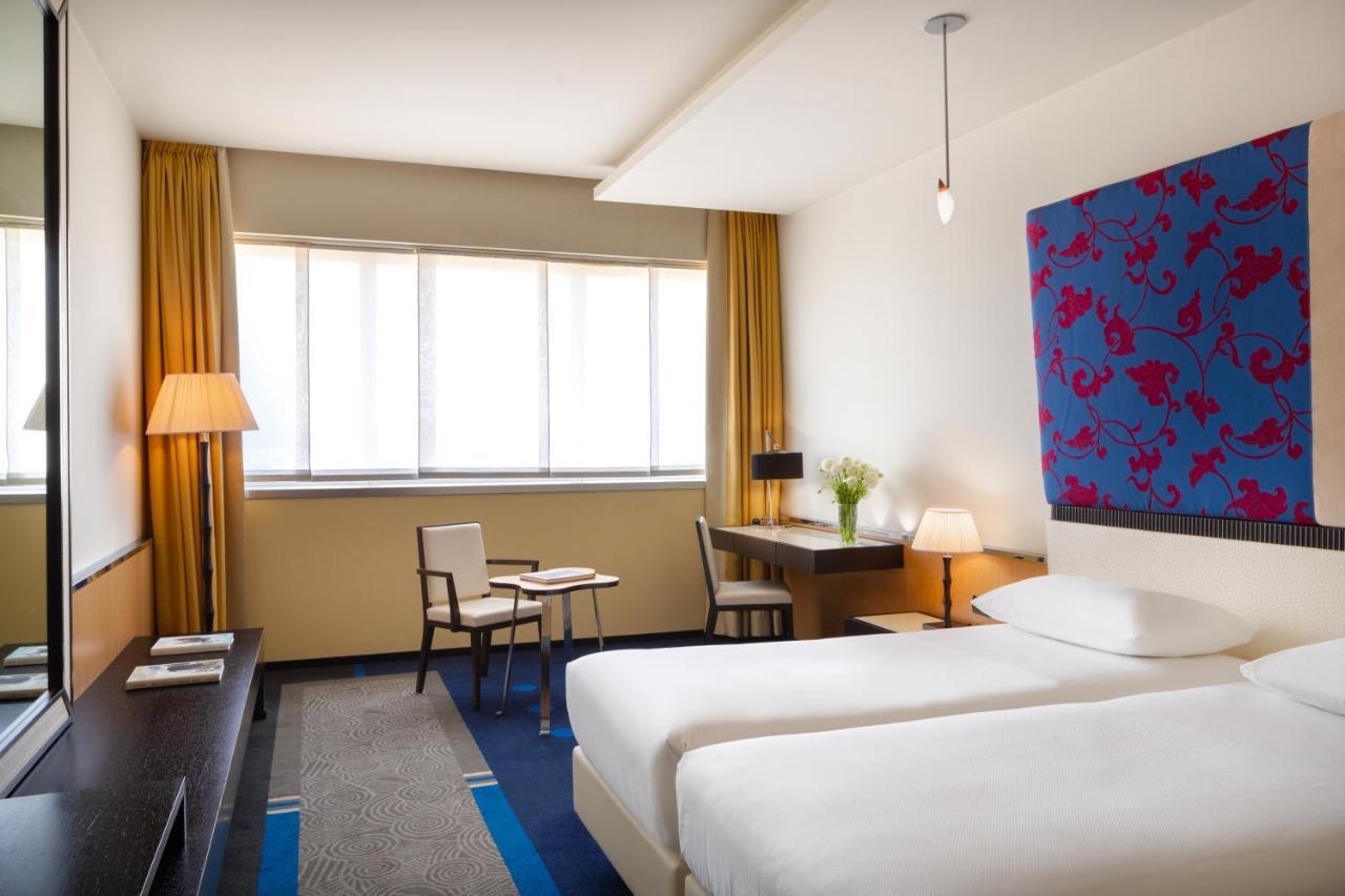 Una Hotels Malpensa Cerro Lago Maggiore Екстериор снимка