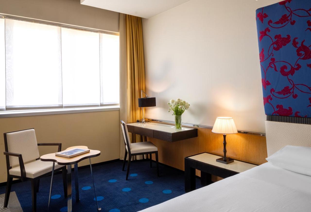 Una Hotels Malpensa Cerro Lago Maggiore Екстериор снимка